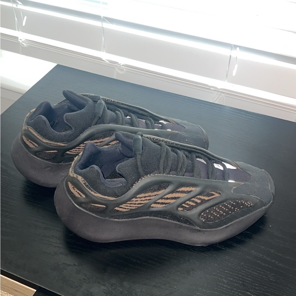 Yeezy 700 V3
